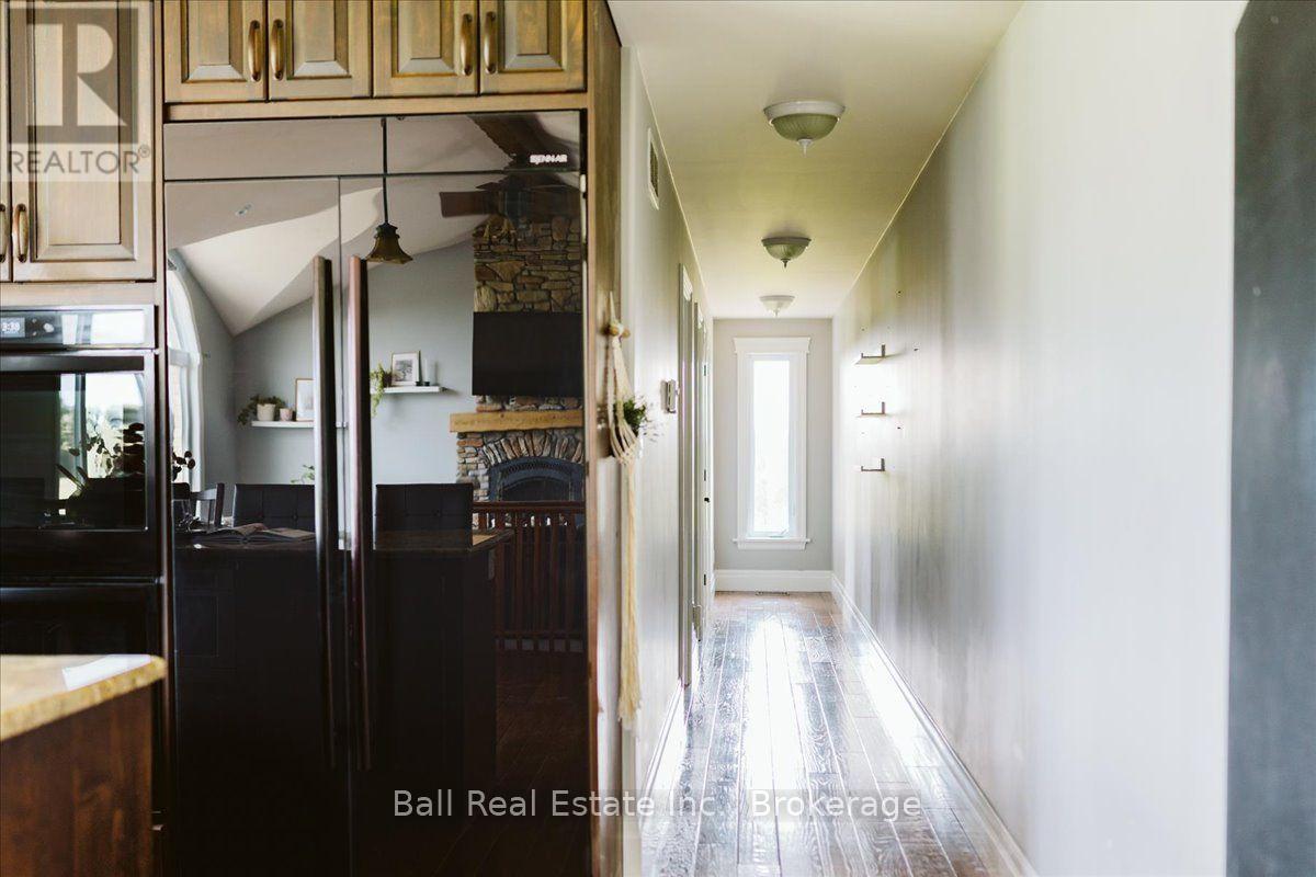 1035 LISTOWEL LINE - 26