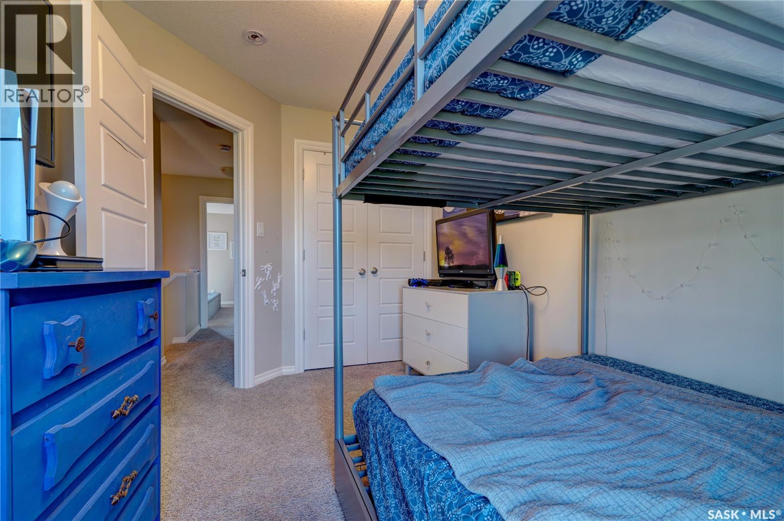 #137 3229 Elgaard DRIVE - 20