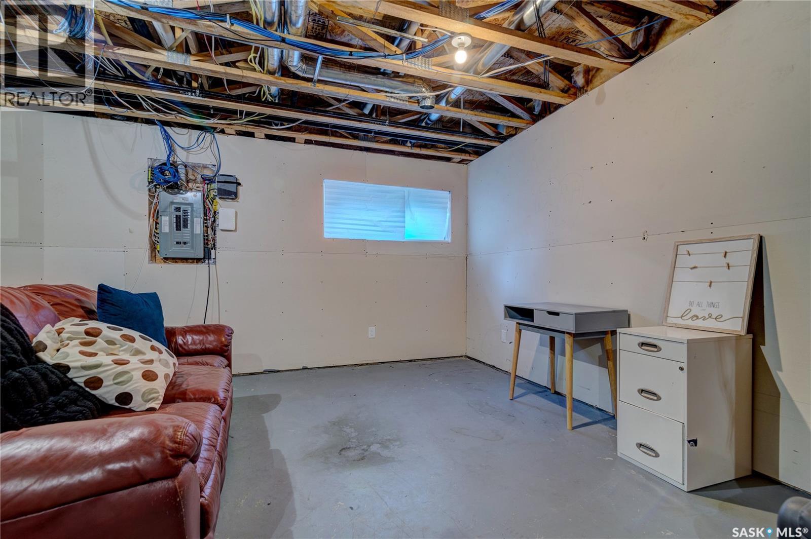 #137 3229 Elgaard DRIVE - 23