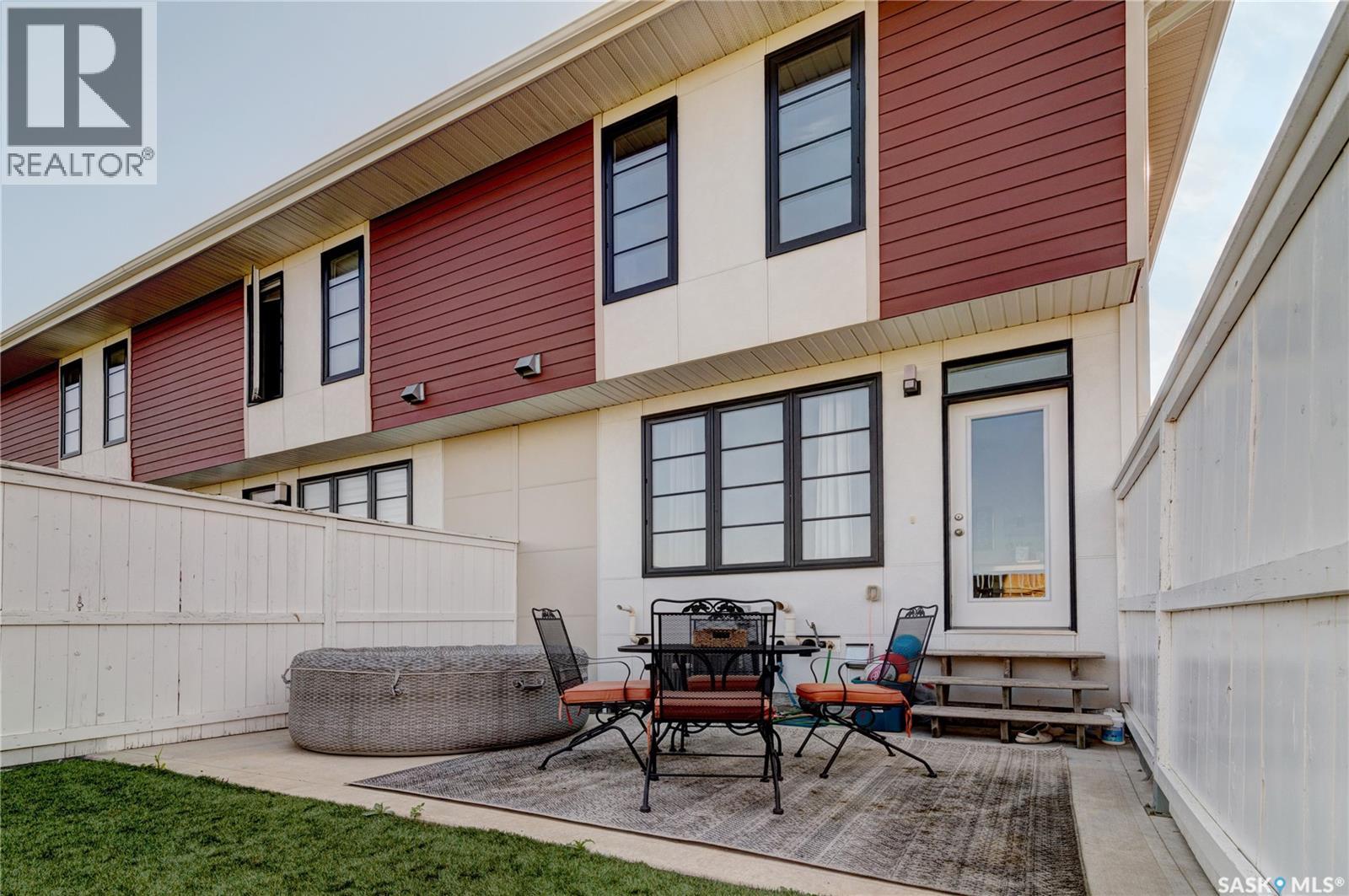 #137 3229 Elgaard DRIVE - 26