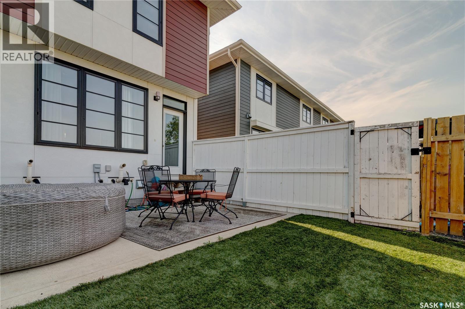 #137 3229 Elgaard DRIVE - 27
