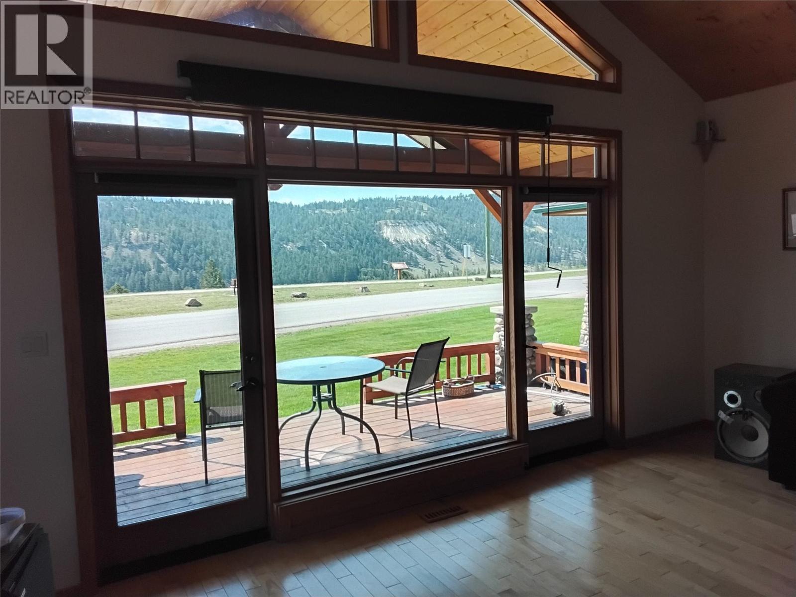 453 13TH Avenue, Invermere — photo 3