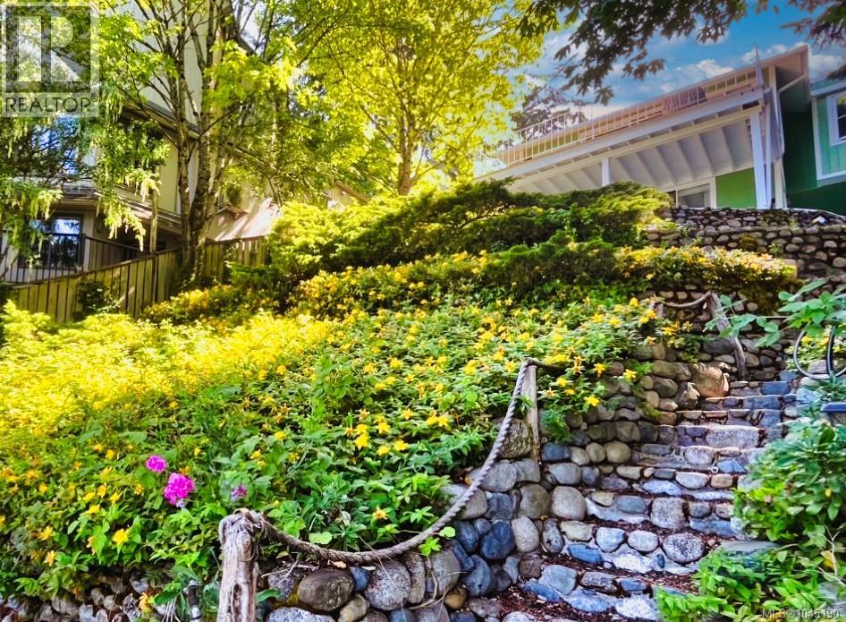 1055 Trillium Rd - 40