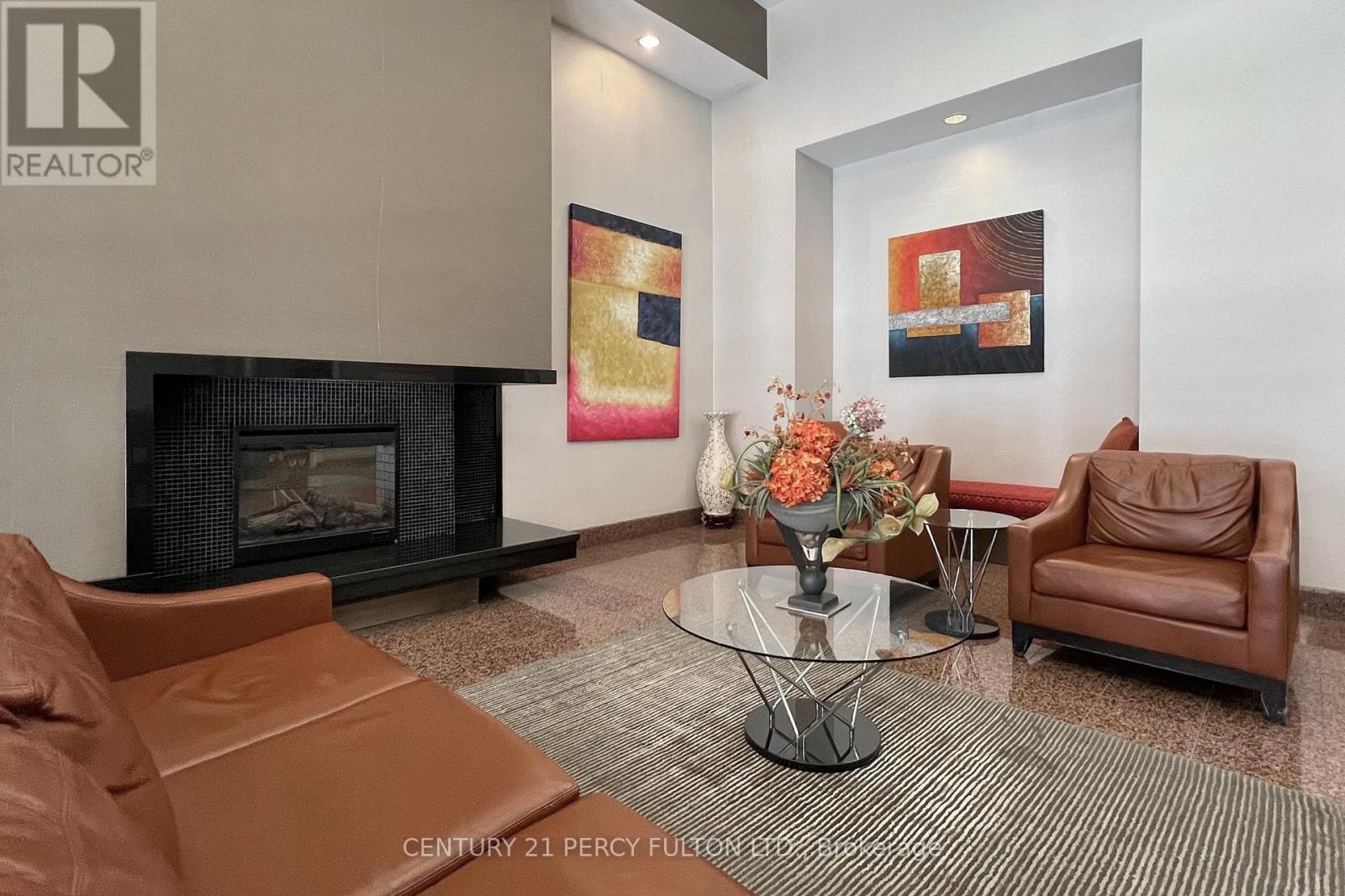 #703 736 BAY STREET - 12