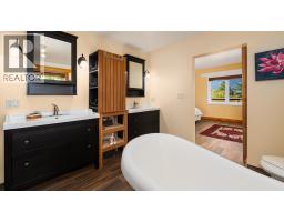 134 Riondel Road, Kootenay Bay, BC V0B1X0 Photo 32