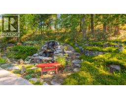 Full bathroom - 134 Riondel Road, Kootenay Bay, BC V0B1X0 Photo 6