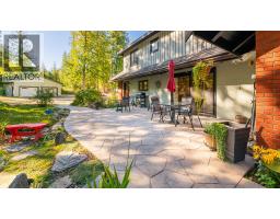 Full bathroom - 134 Riondel Road, Kootenay Bay, BC V0B1X0 Photo 8