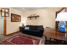 Living room - 134 Riondel Road, Kootenay Bay, BC V0B1X0 Photo 26