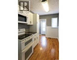 Enclosed porch - 38 Railway Avenue, Plenty, SK S0L2R0 Photo 11