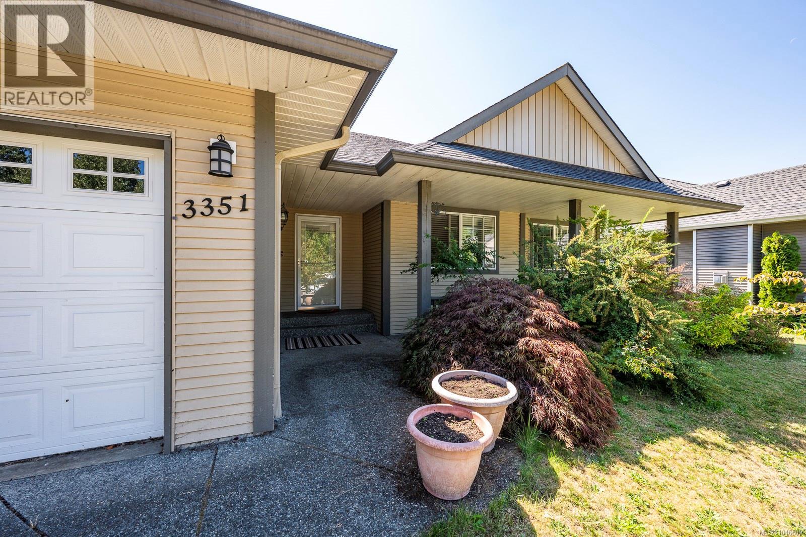 3351 Coniston Cres - 2
