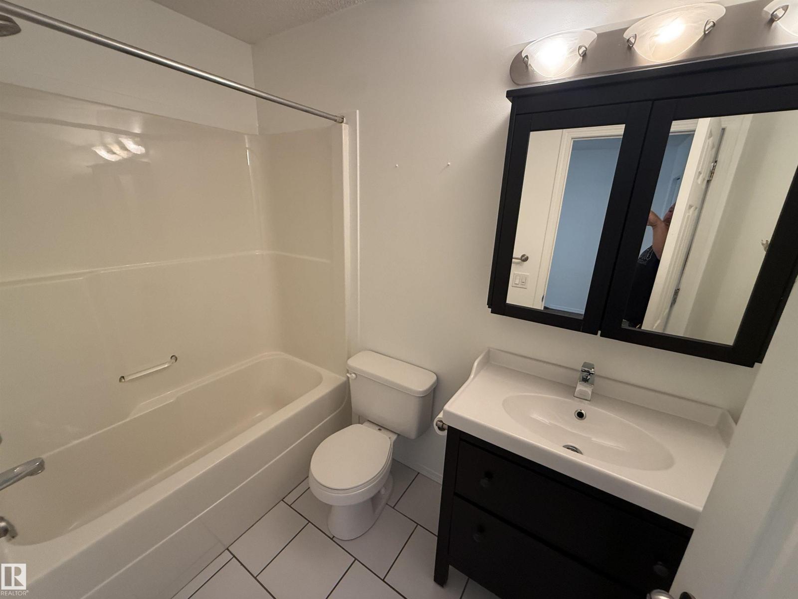 #8 3075 TRELLE CR NW - 32