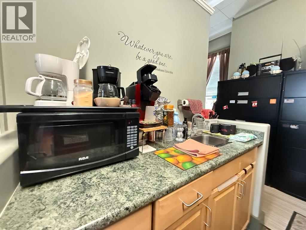 5040 50 Street - Photo 9