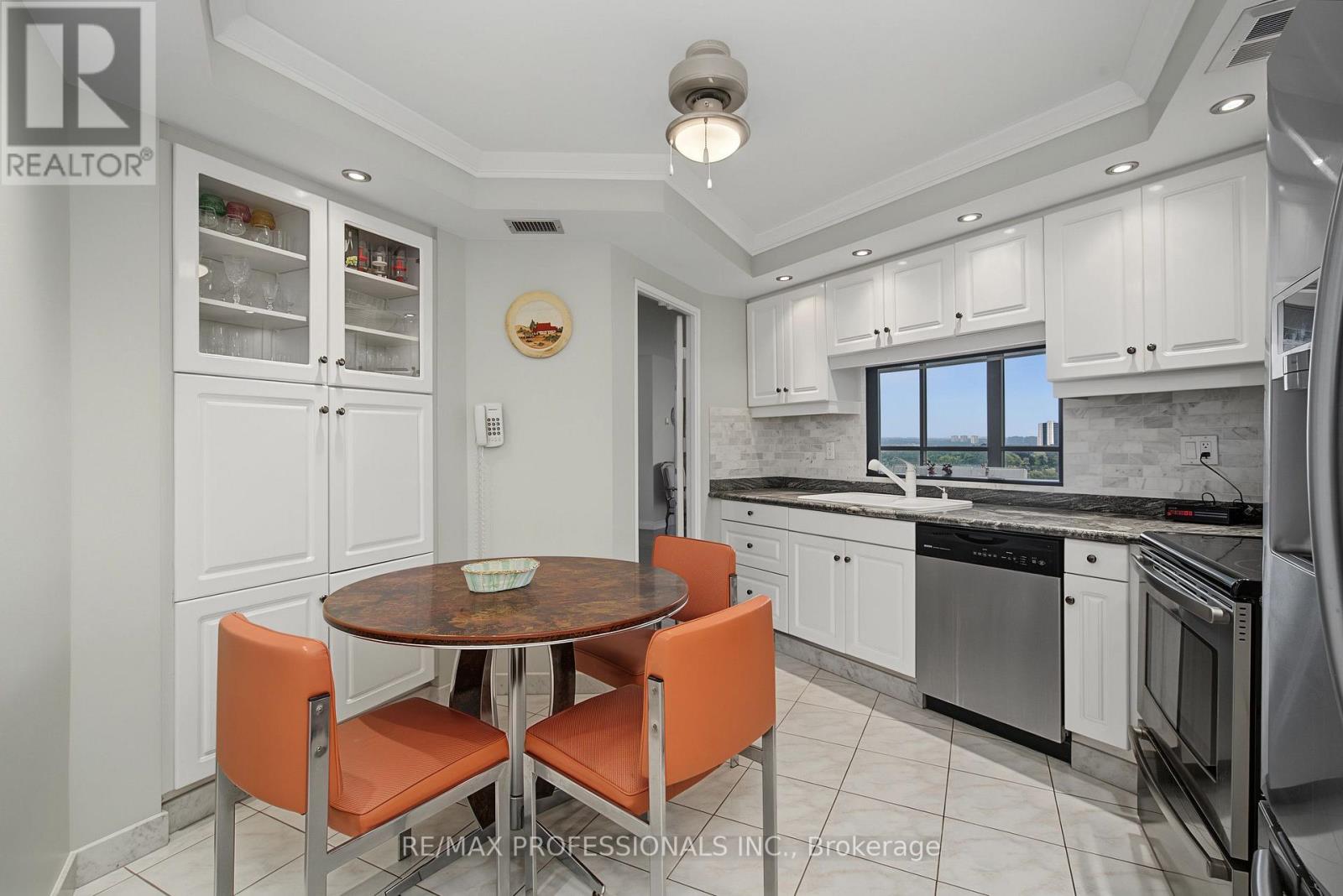 #1004 2010 ISLINGTON AVENUE - 39