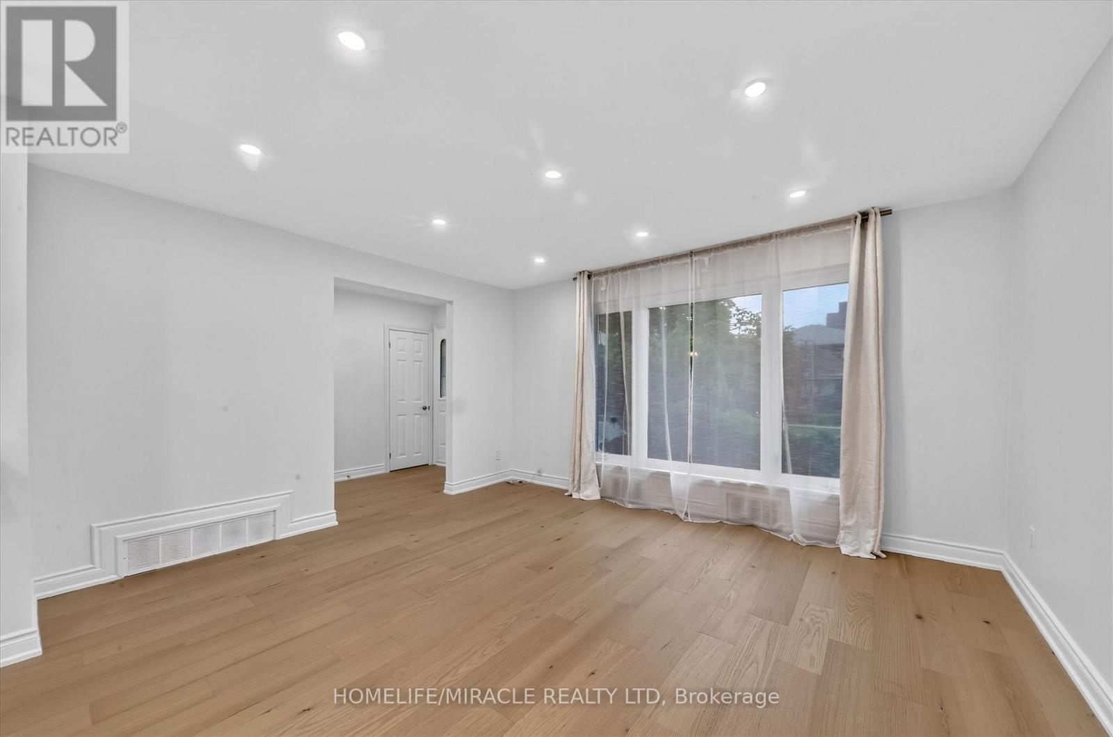 18 ELDERFIELD CRESCENT - 10