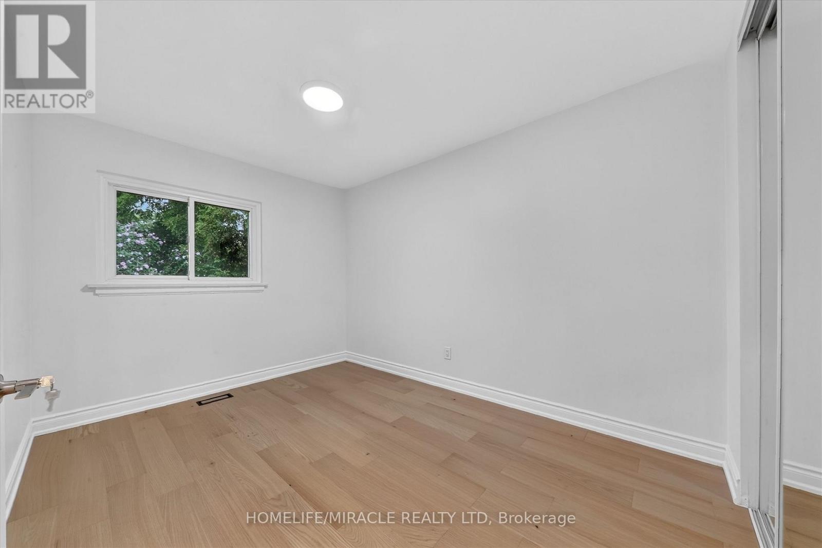 18 ELDERFIELD CRESCENT - 19