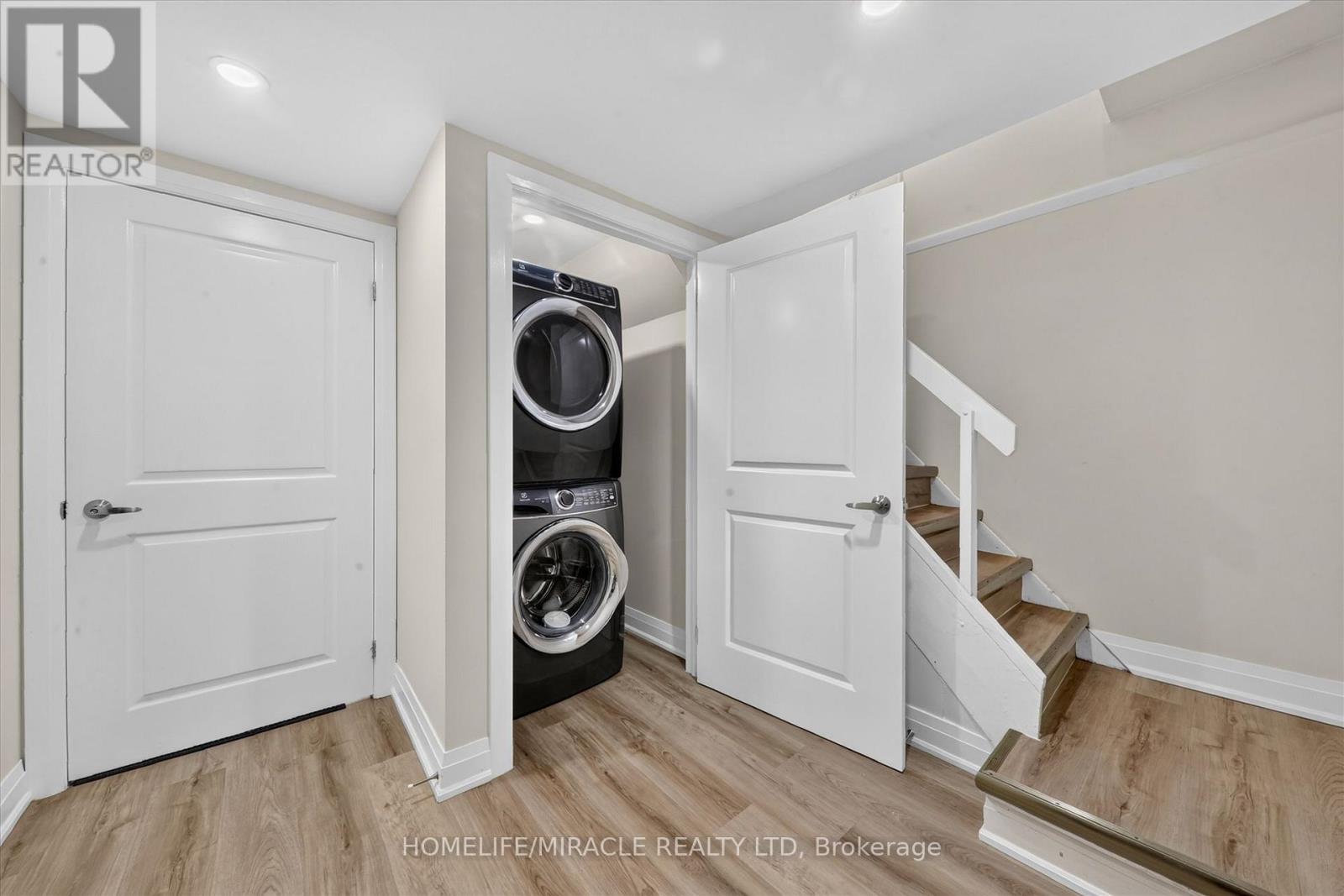 18 ELDERFIELD CRESCENT - 24