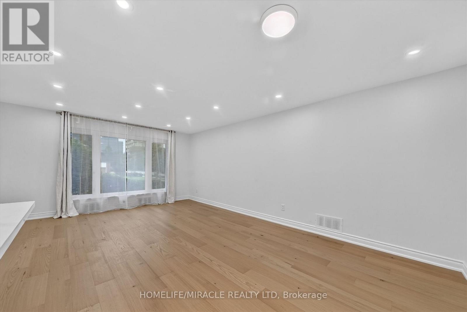 18 ELDERFIELD CRESCENT - 9