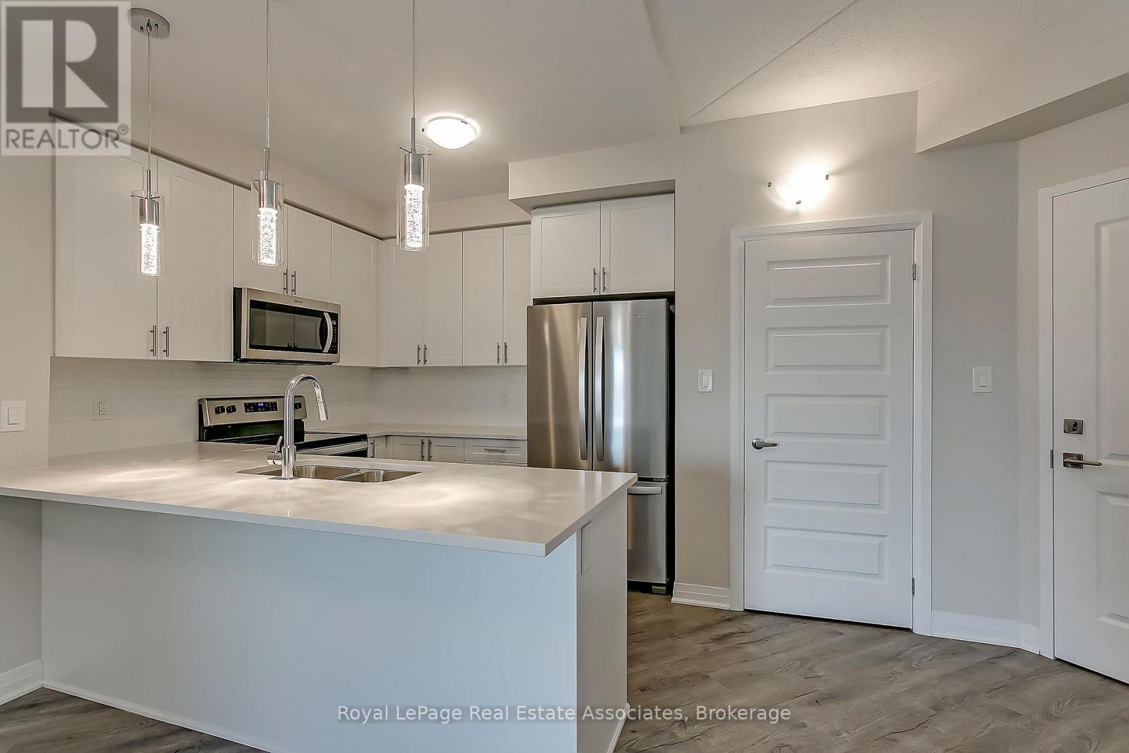 #524 610 FARMSTEAD DRIVE - 11