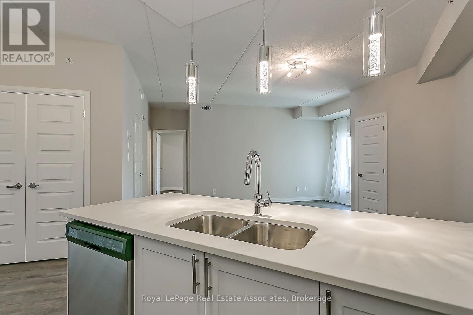 #524 610 FARMSTEAD DRIVE - 18