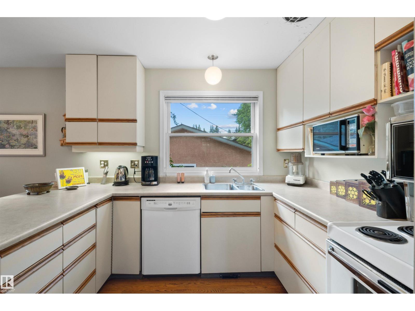 14640 88 AV NW - 17