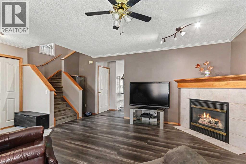 311 Erin Circle SE, Erin Woods, Calgary photo 2