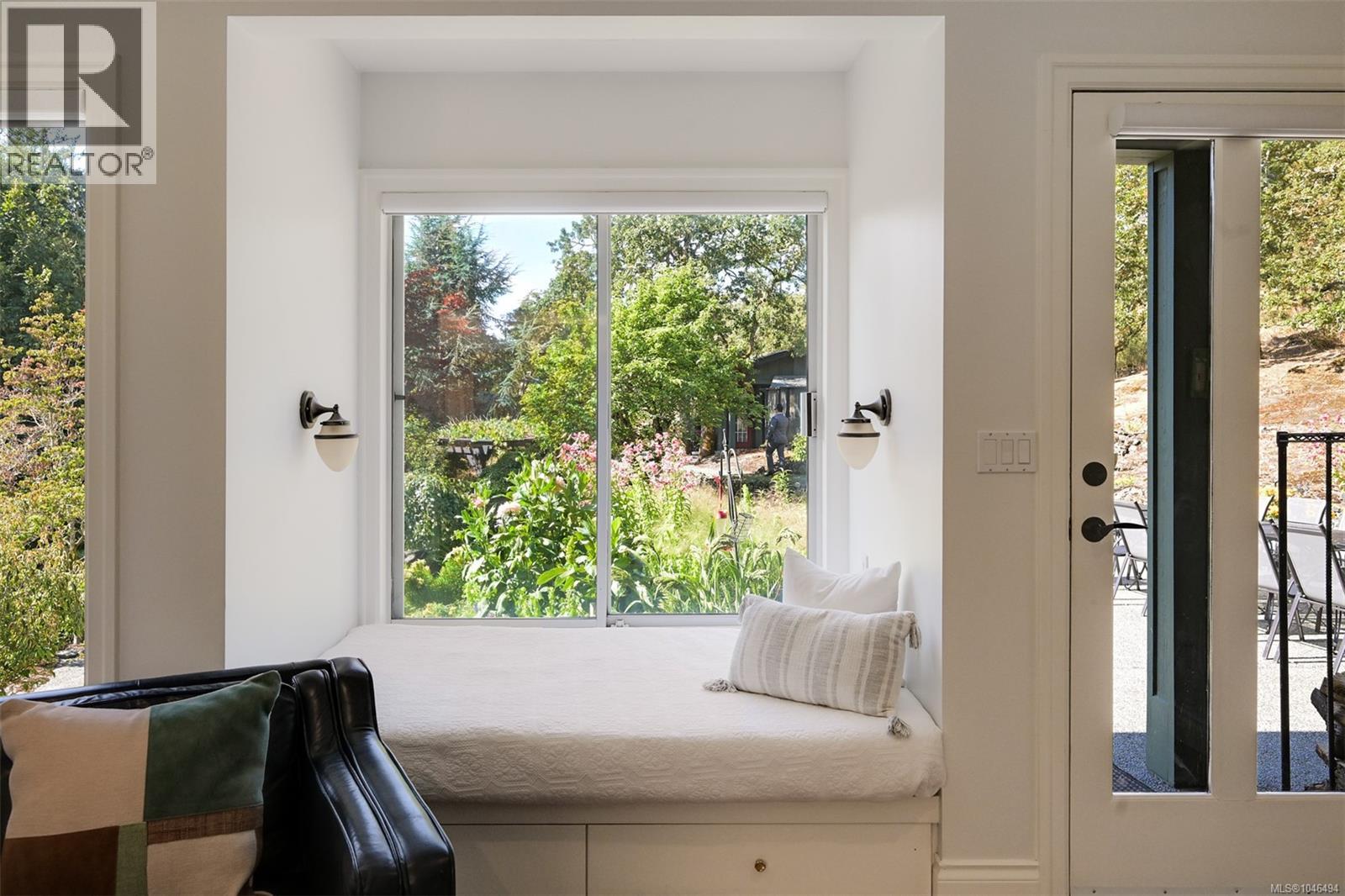  1682 Charlton Road, Saanich