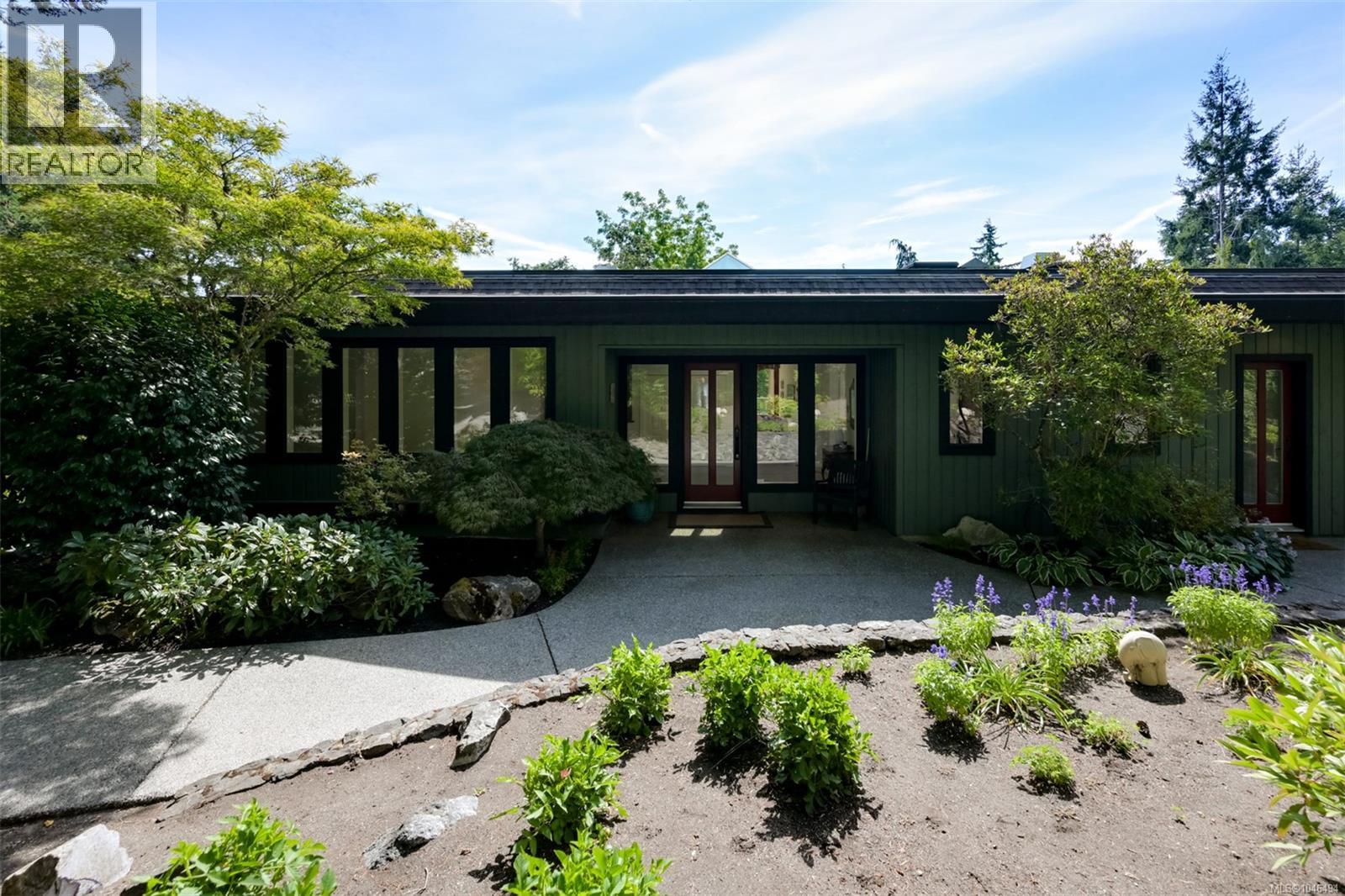  1682 Charlton Road, Saanich