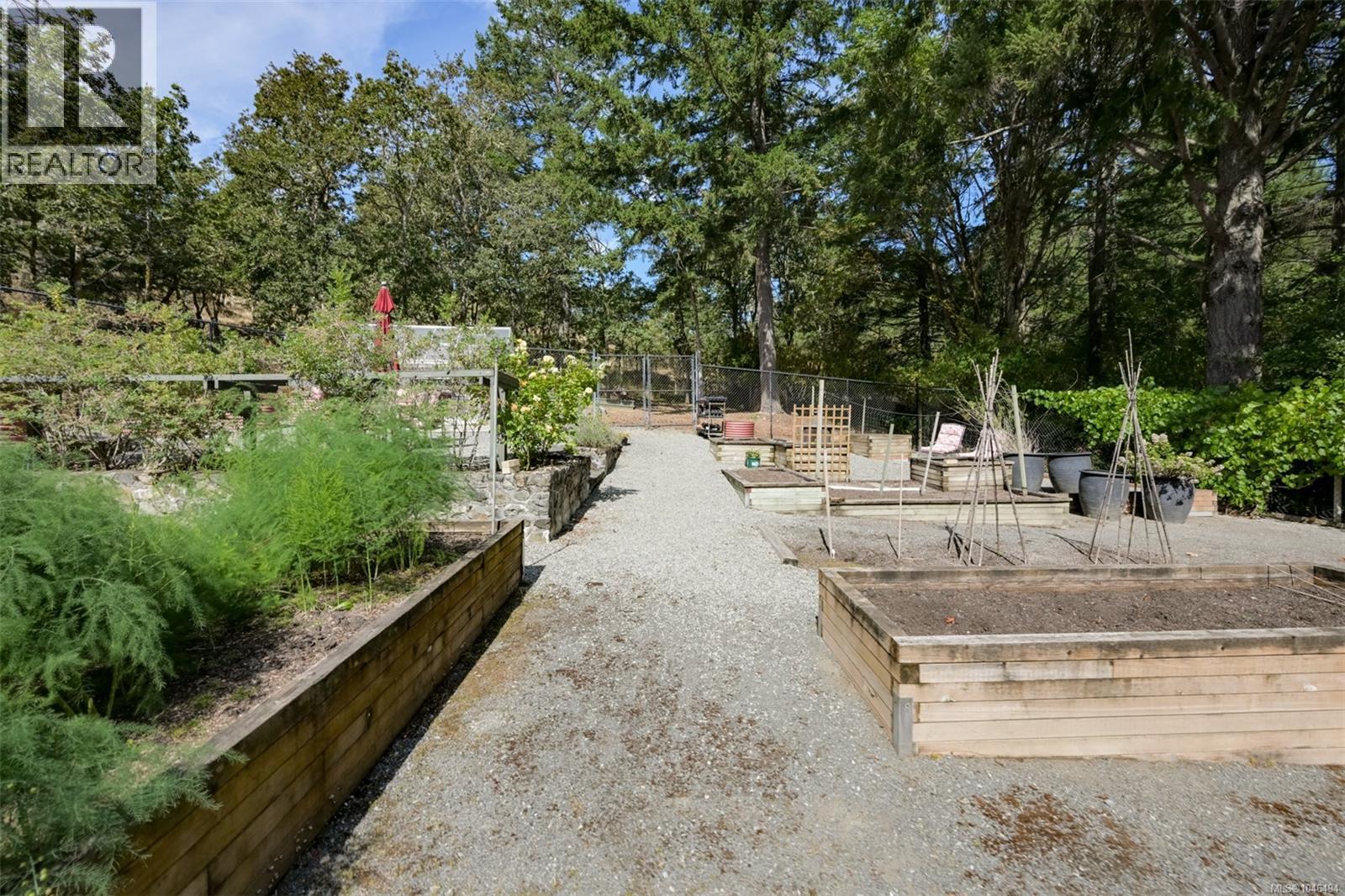  1682 Charlton Road, Saanich
