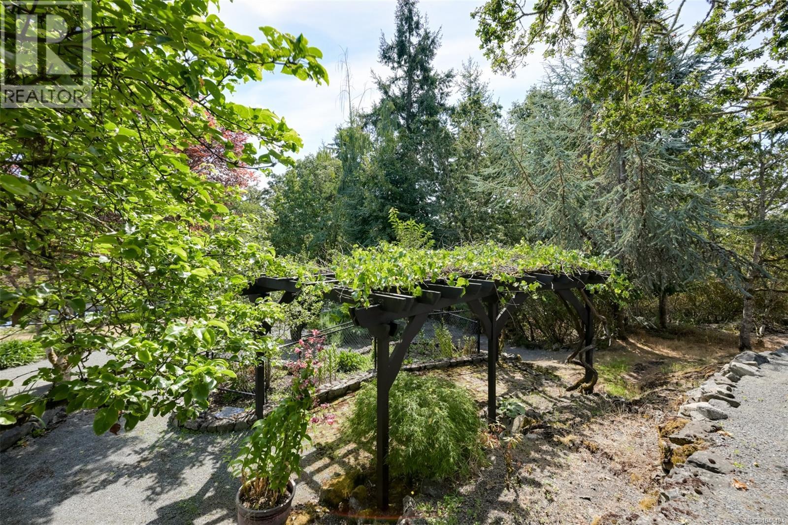  1682 Charlton Road, Saanich