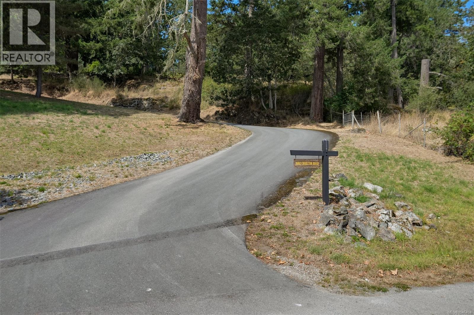 1682 Charlton Road, Saanich