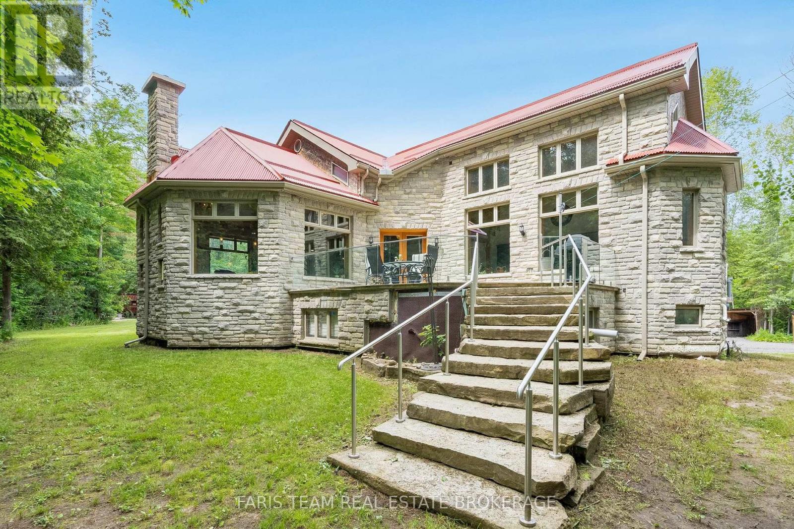 636 HARBOUR STREET - 32