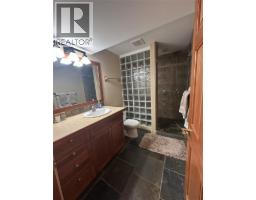 Full bathroom - 460 Galway Place, Vernon, BC V1H2G2 Photo 11