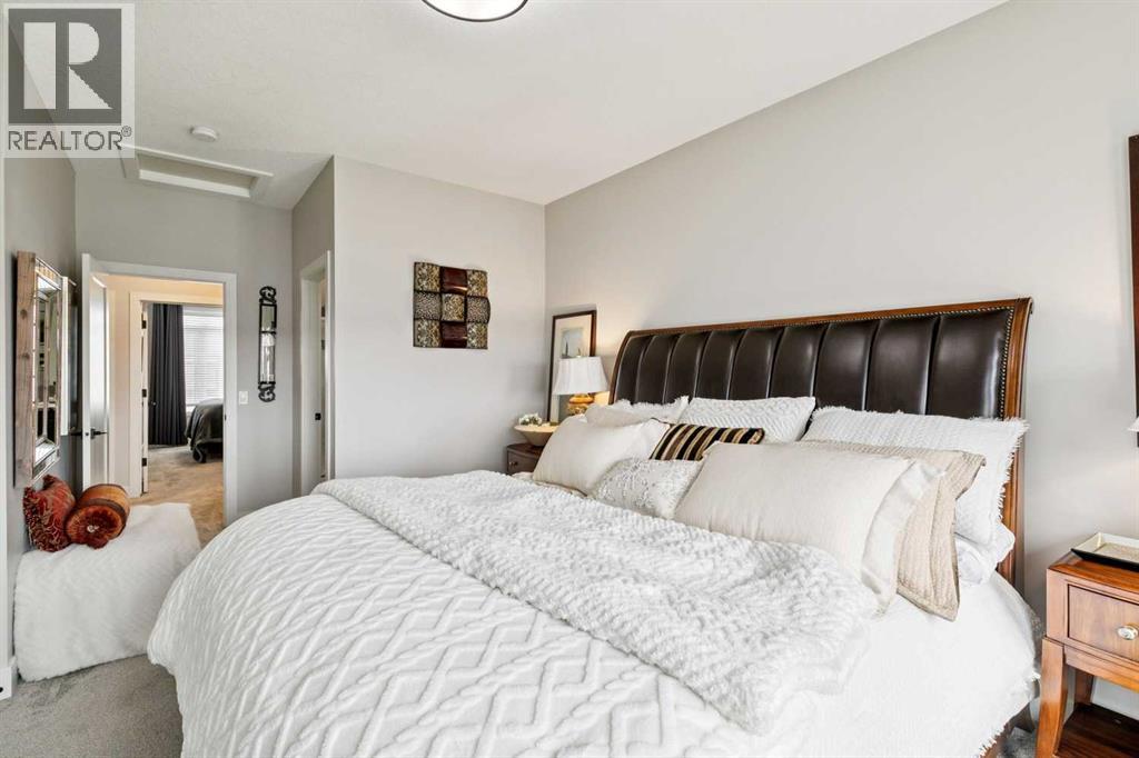 17 Royal Elm Green NW - 19