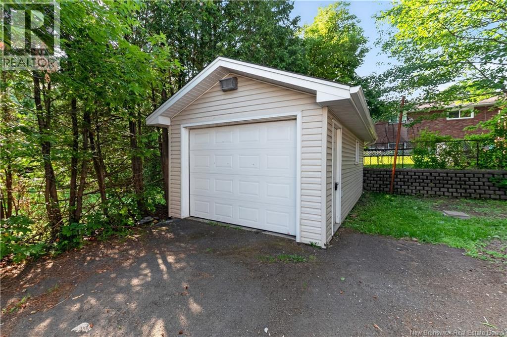 20 Connaught Avenue, Moncton — photo 2