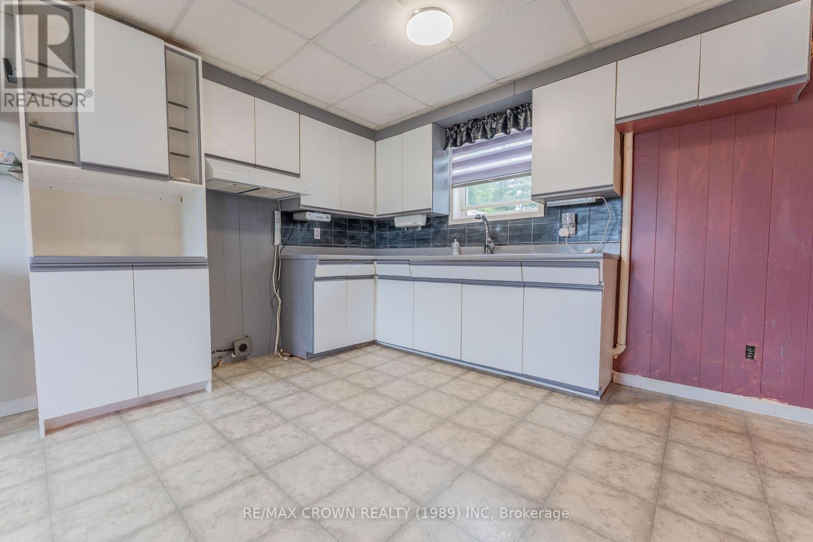 17 MARQUETTE CRESCENT - 10