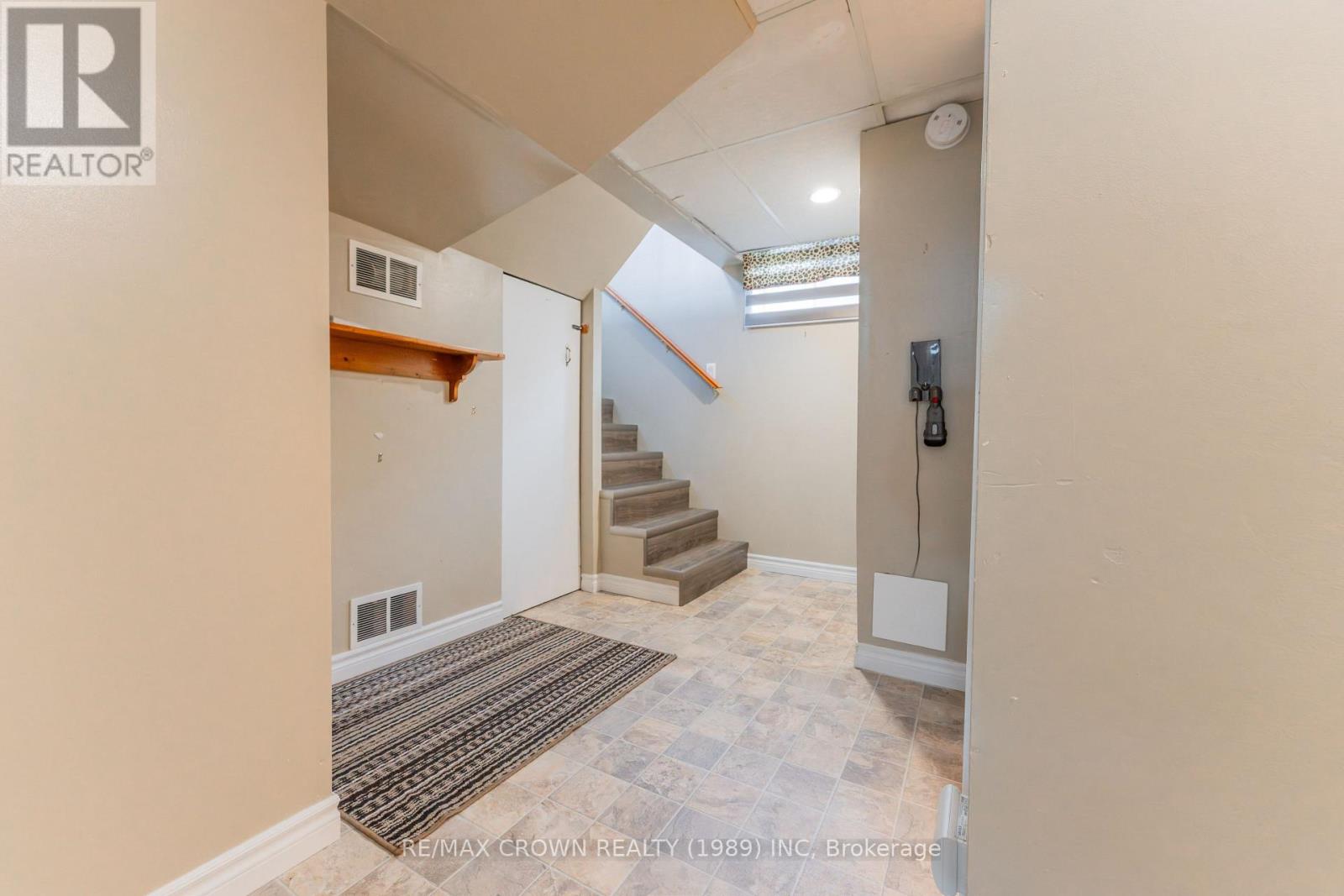17 MARQUETTE CRESCENT - 22