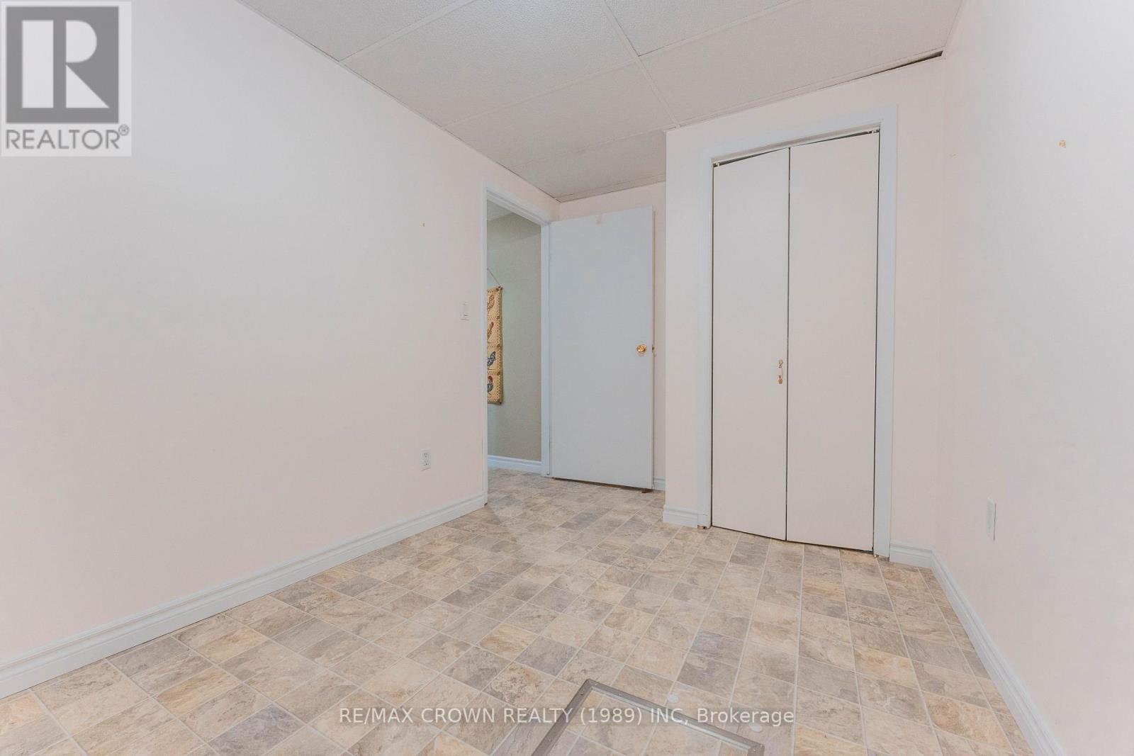 17 MARQUETTE CRESCENT - 28