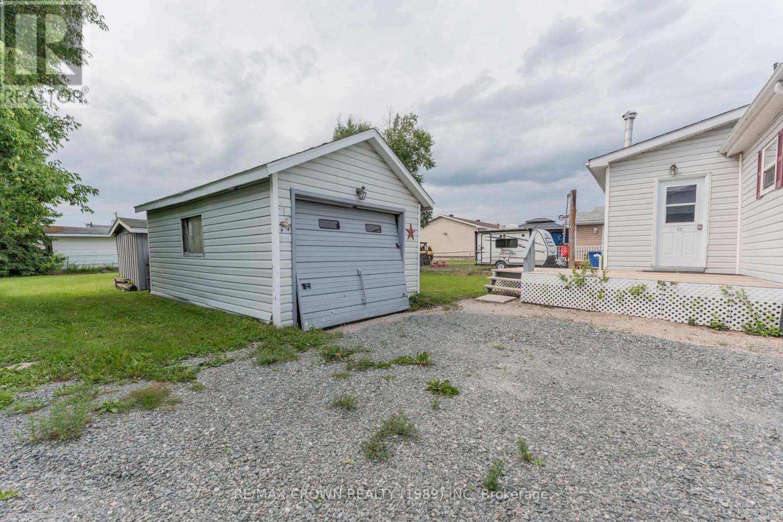 17 MARQUETTE CRESCENT, Kapuskasing — photo 3