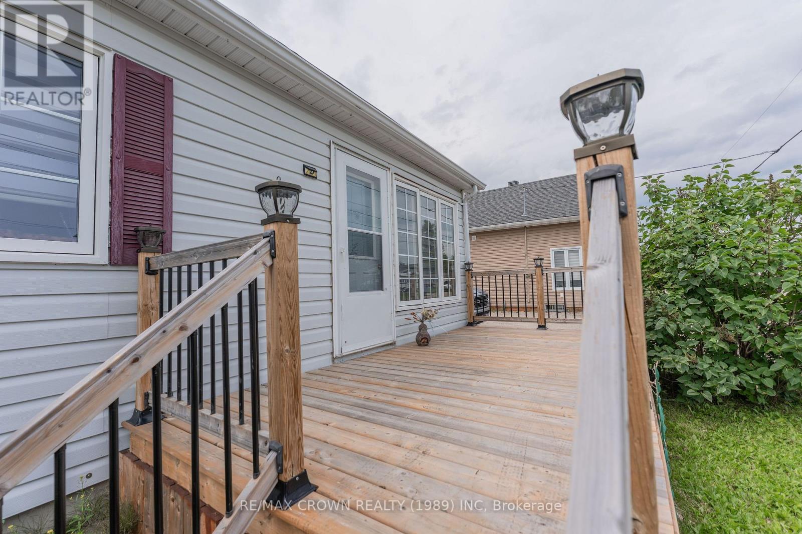 17 MARQUETTE CRESCENT - 42