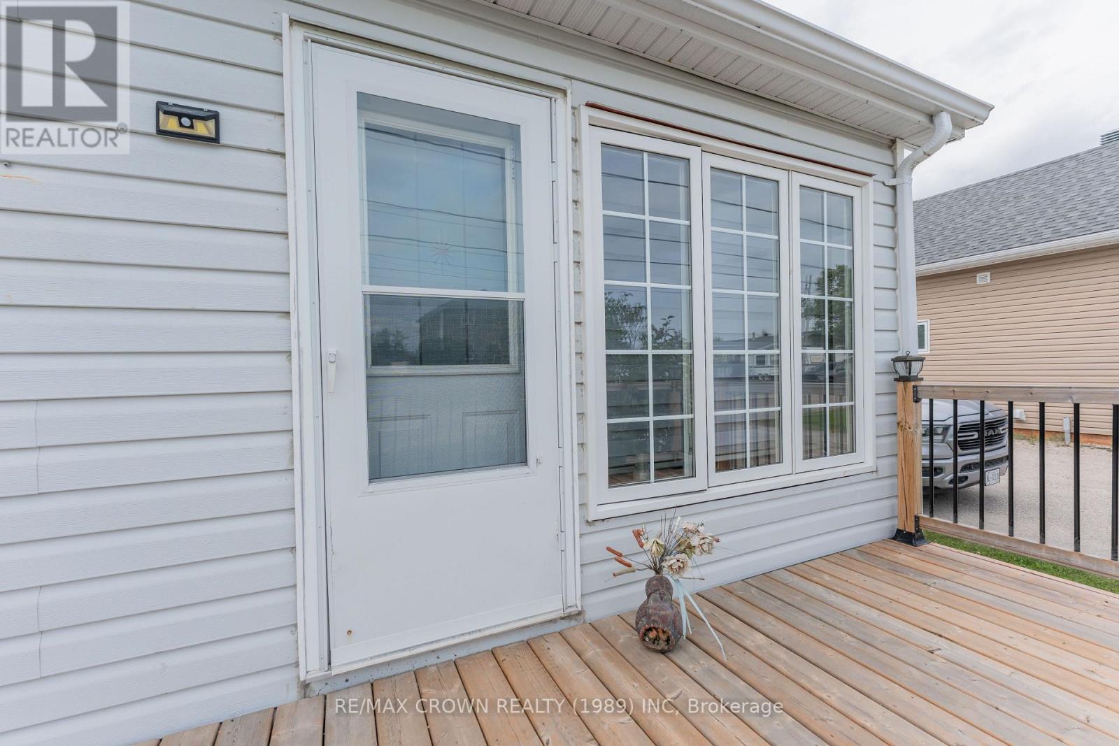 17 MARQUETTE CRESCENT - 43