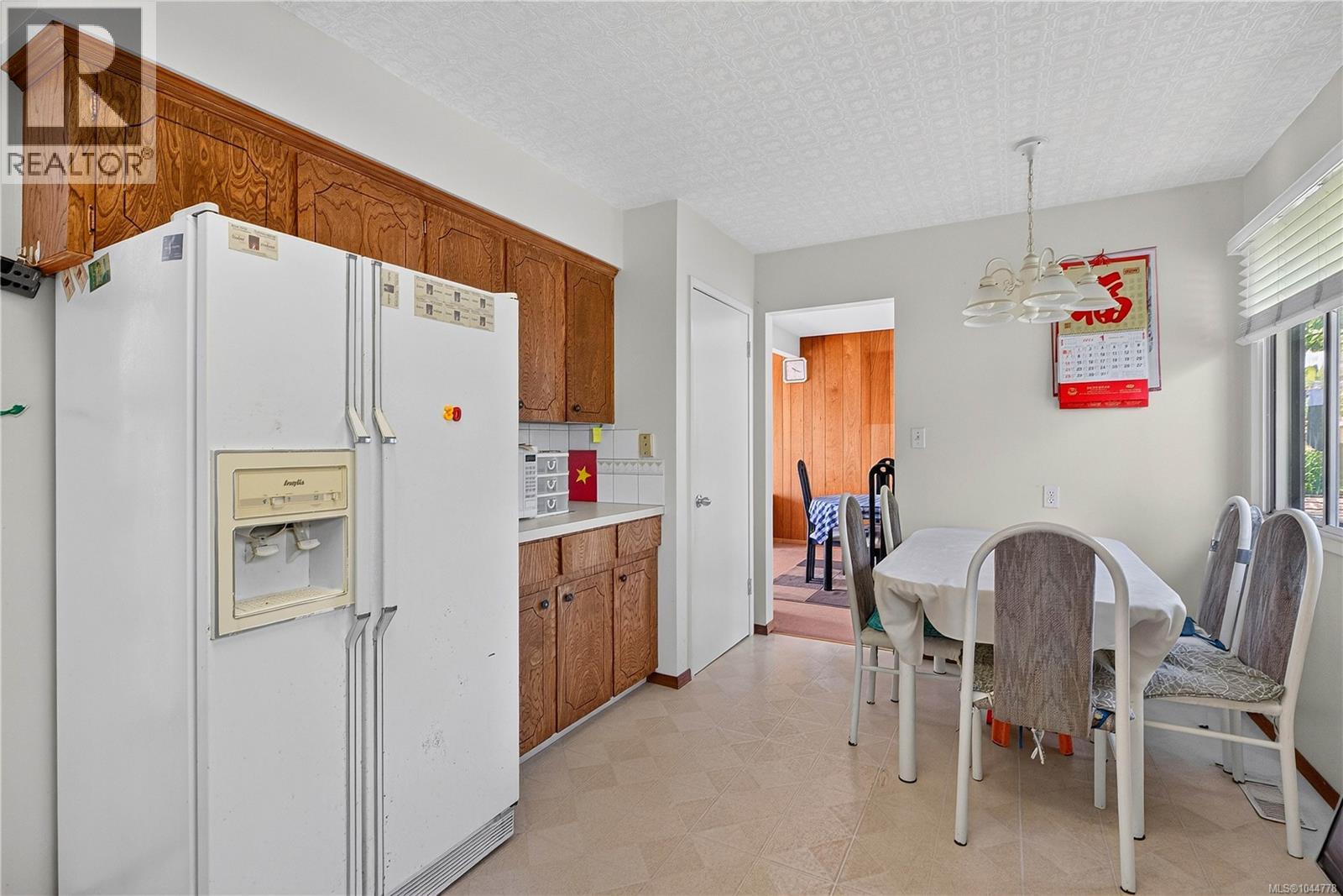 132 Thulin St S - 40