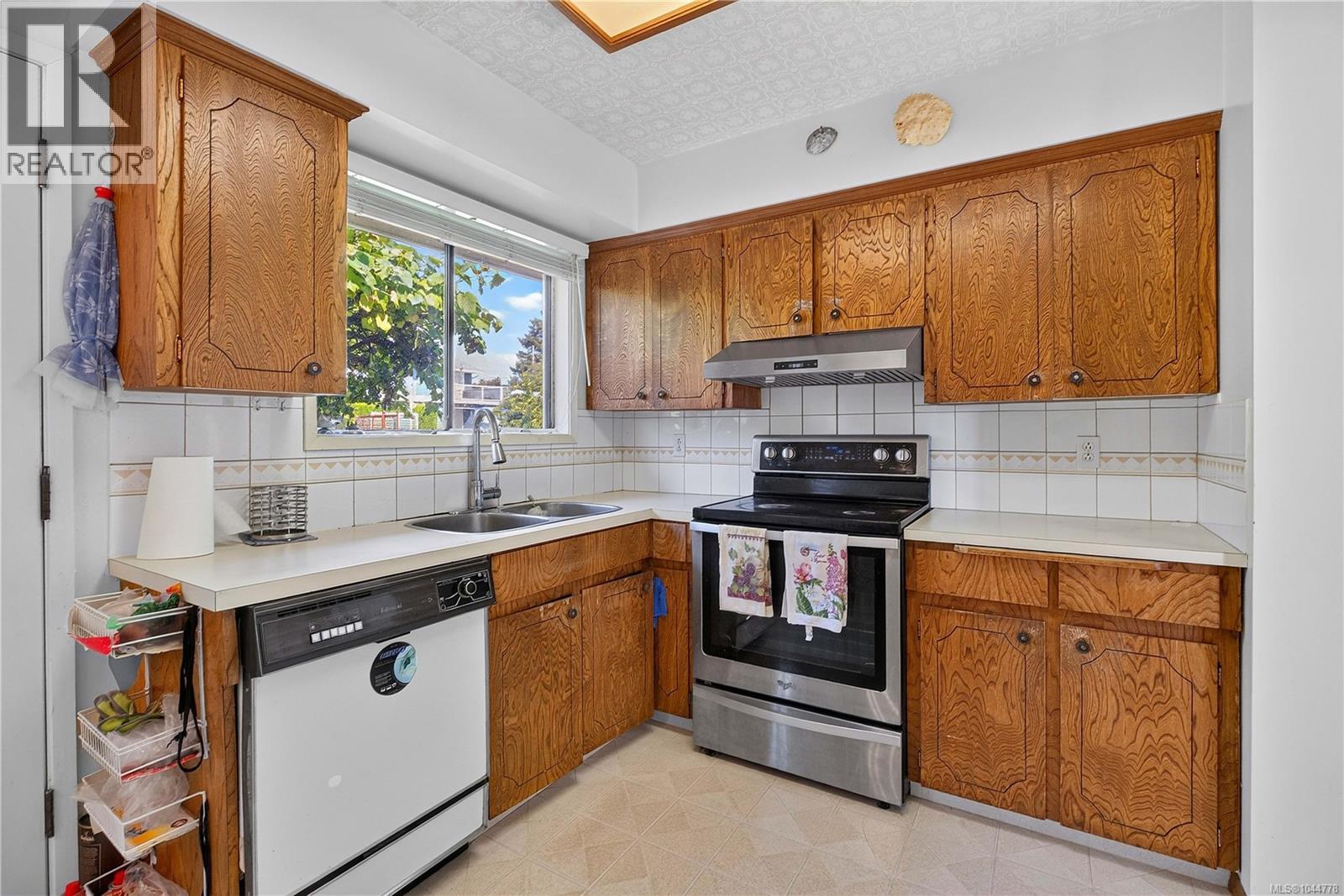 132 Thulin St S - 44