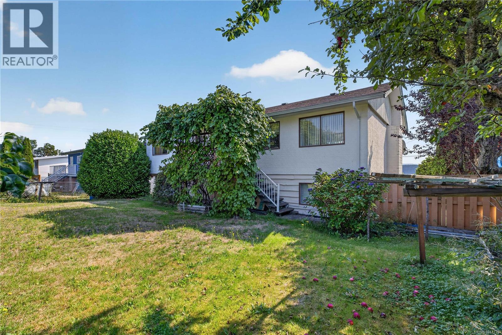 132 Thulin St S - 70