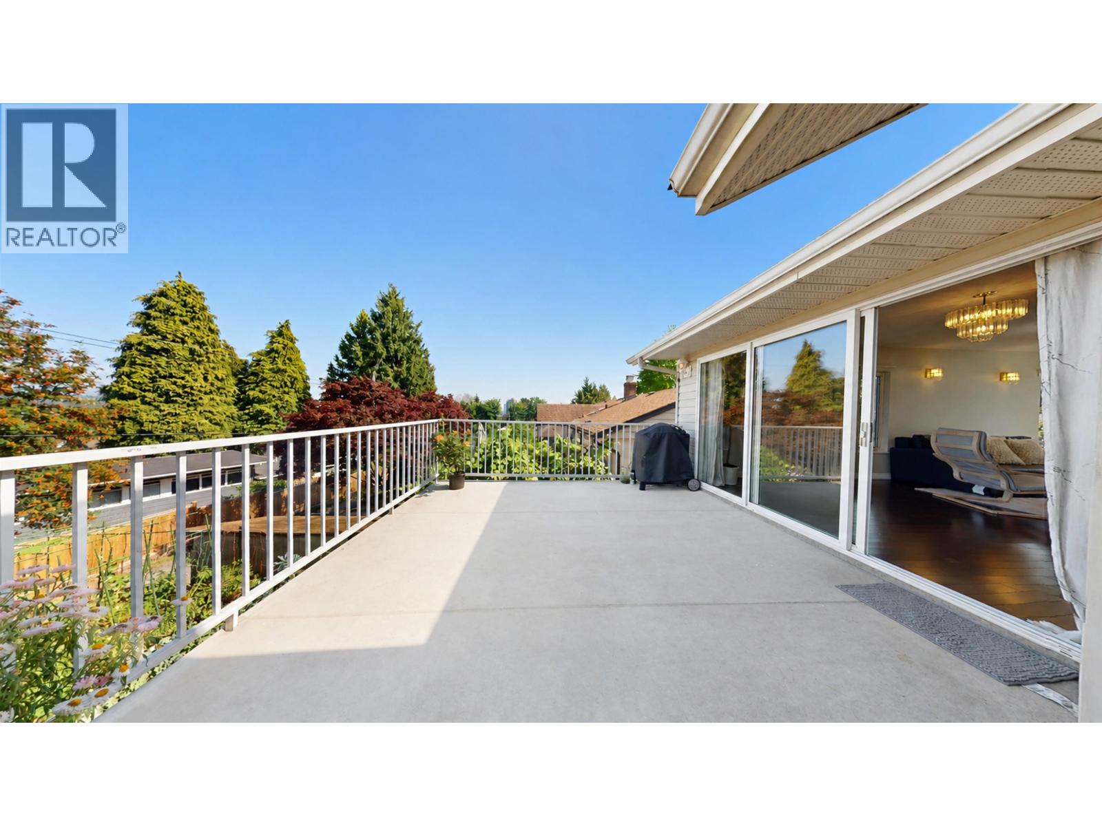 823 BURNABY STREET, New Westminster