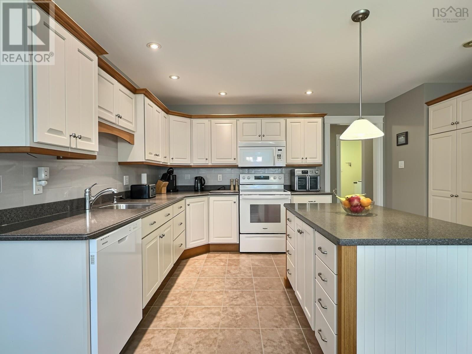 39 Lacy Anne Avenue, Enfield — photo 2