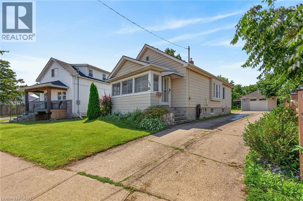 208 CARLTON Street, St. Catharines — photo 2