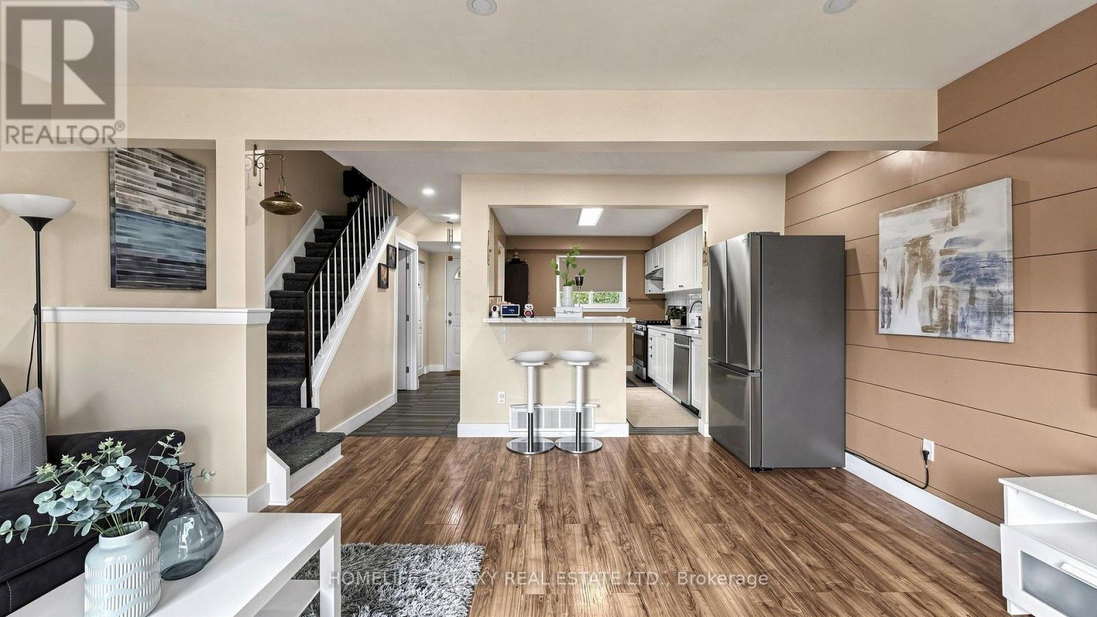 #16 925 BAYLY STREET - 11