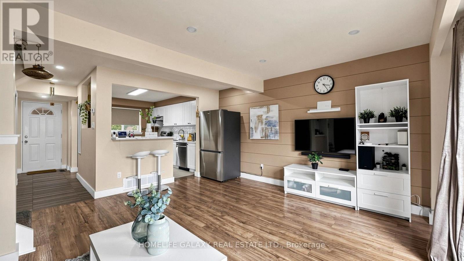 #16 925 BAYLY STREET - 12