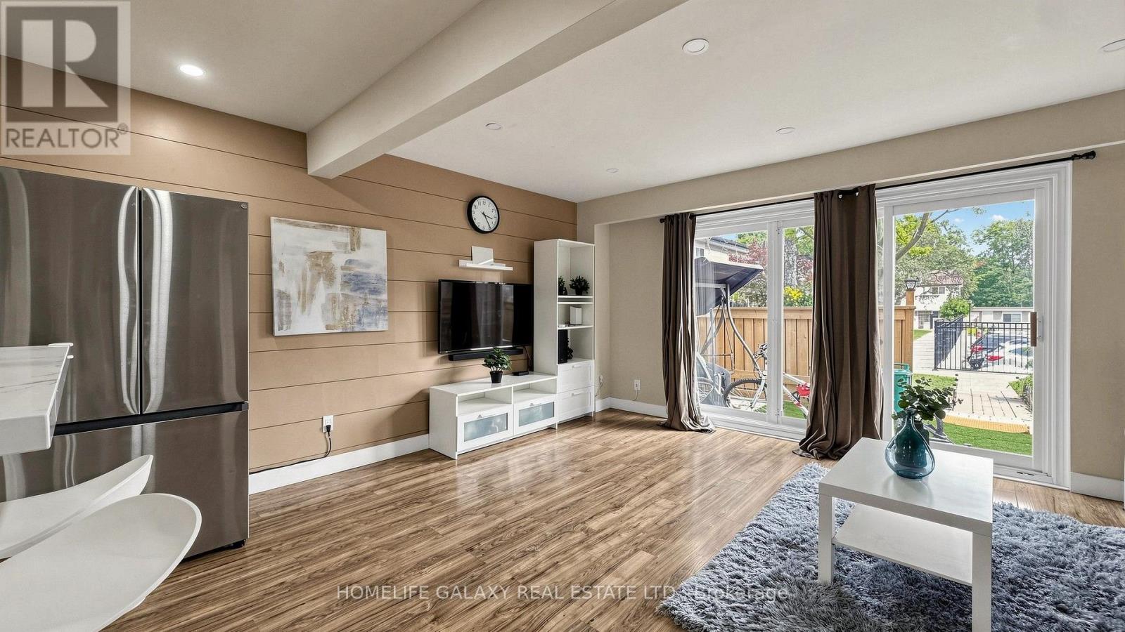 #16 925 BAYLY STREET - 13