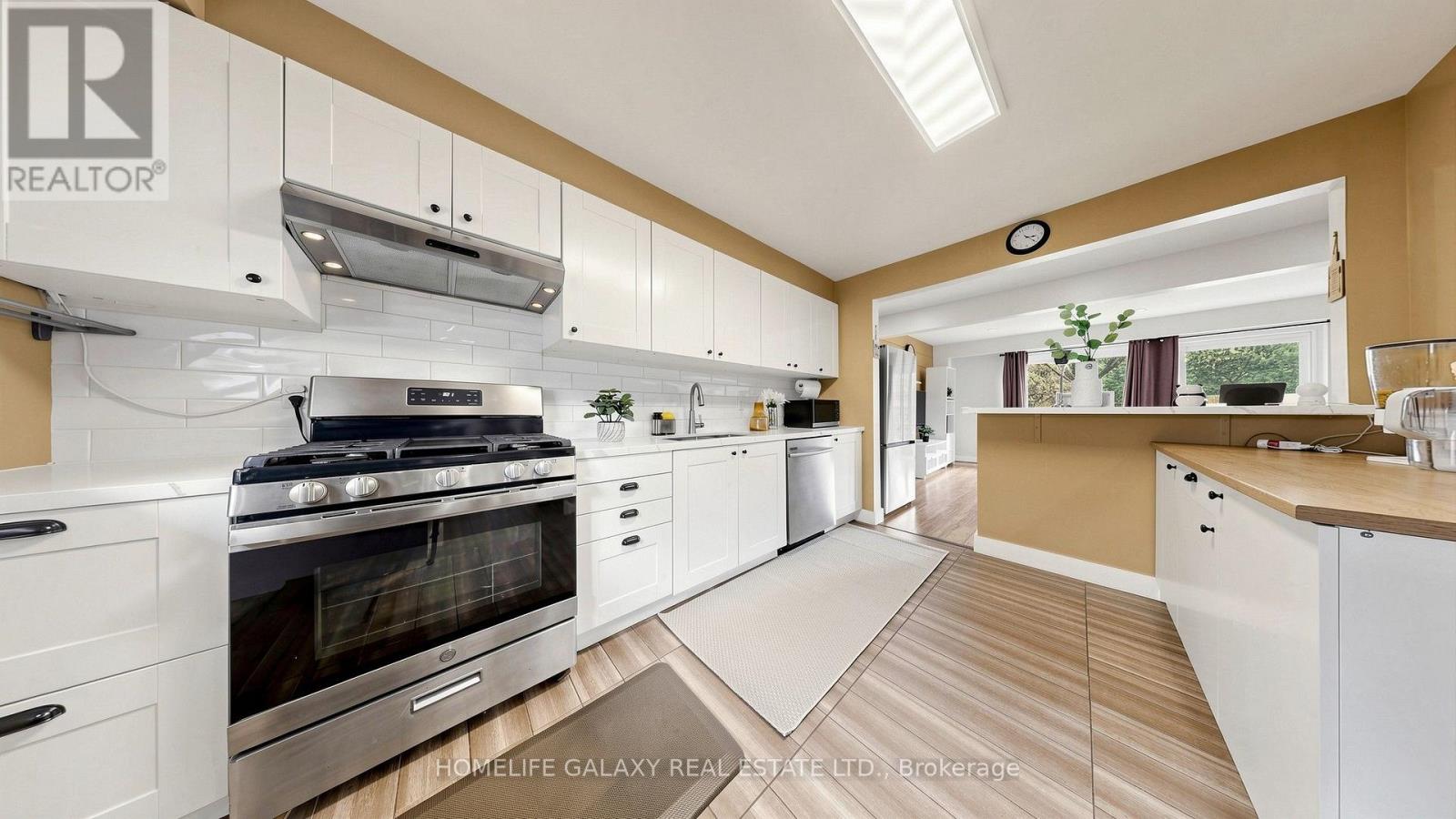 #16 925 BAYLY STREET - 18